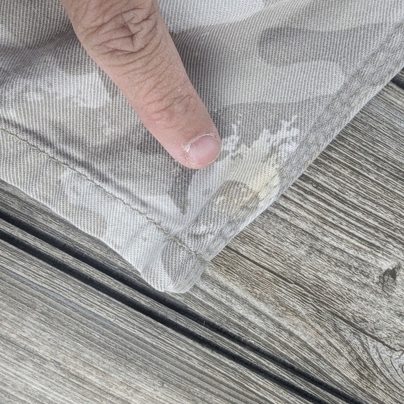 Carhartt Size 8 Camo Capris With Cargo Pockets 2 Small Stains - Picture 3 of 12